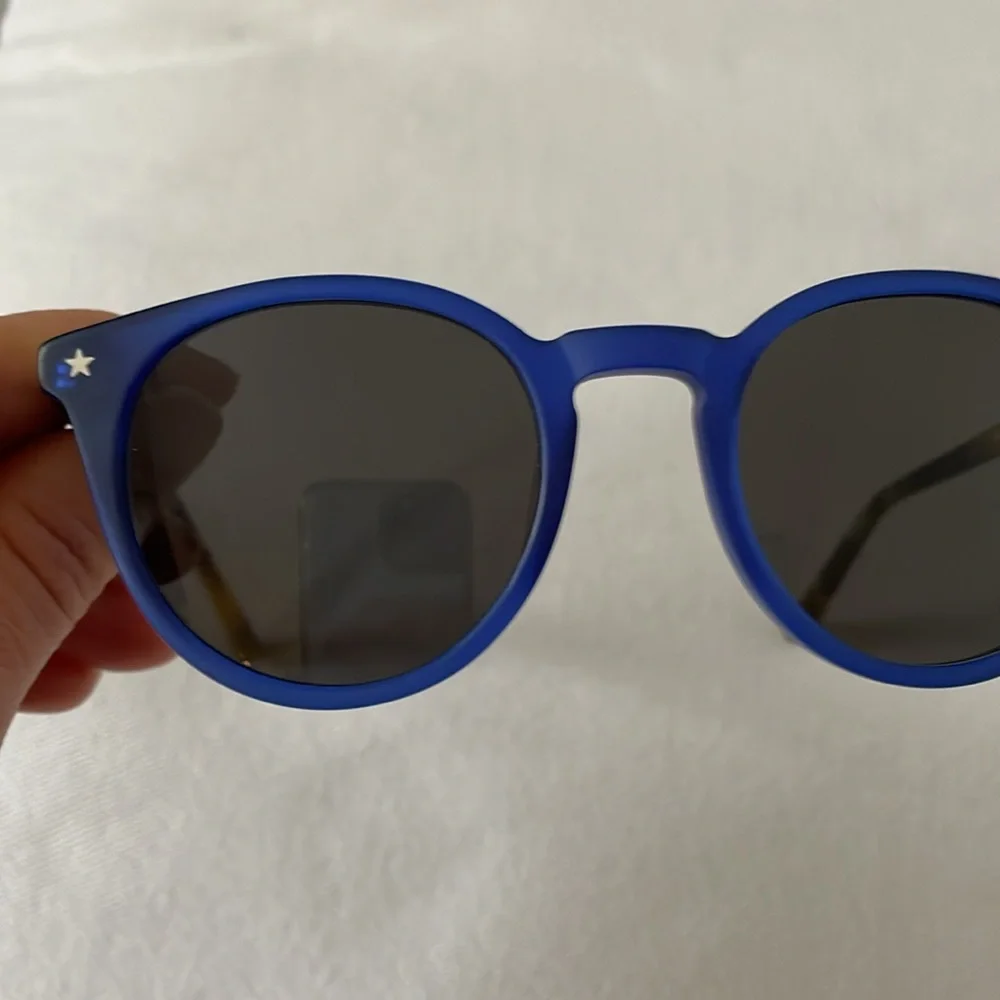 Muse San Marino Kids Color blue tortoise. Size 44 19 135 for 6 to 10 years old .
